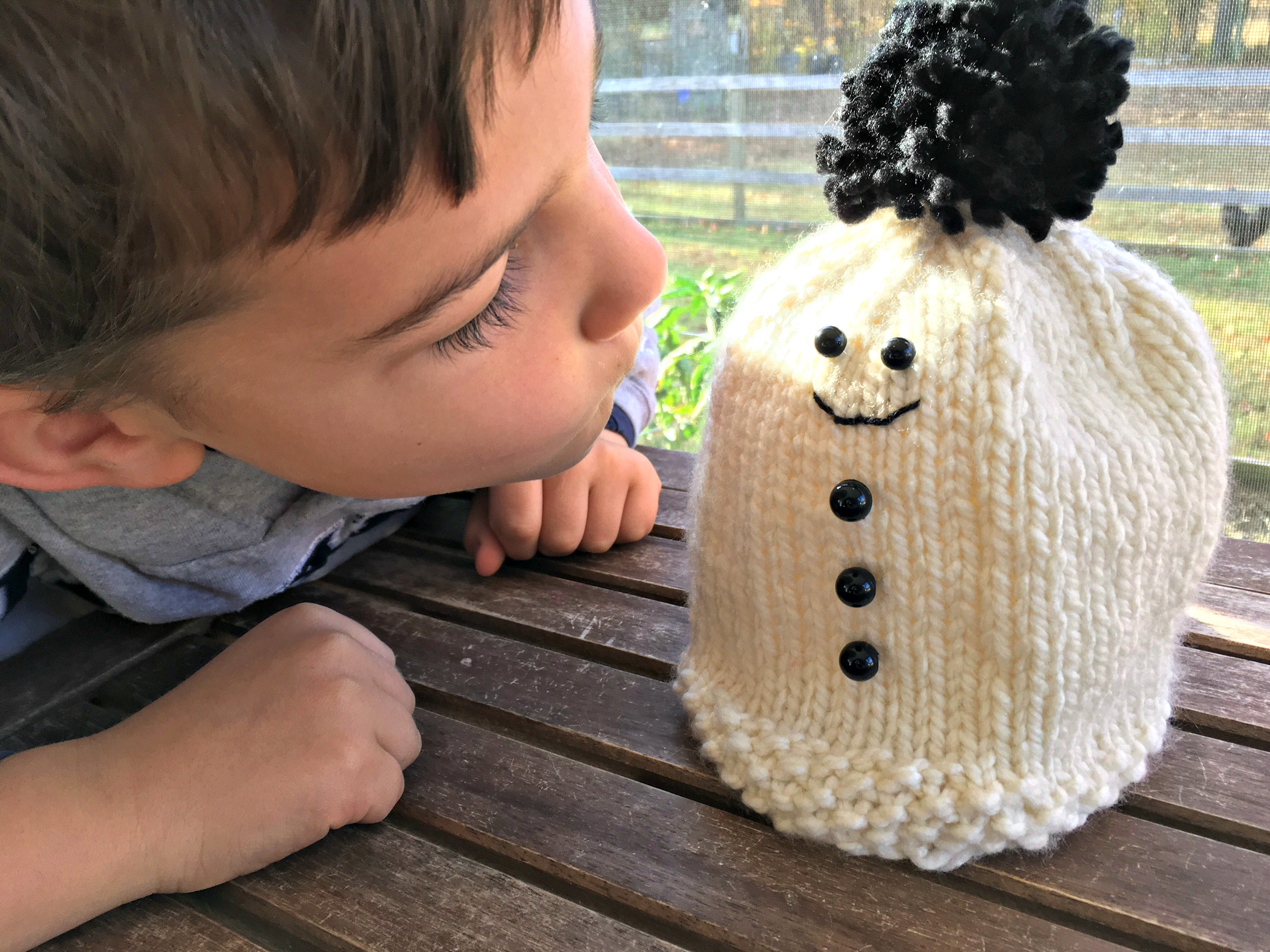 closeupsnowmanhat love. life. yarn.