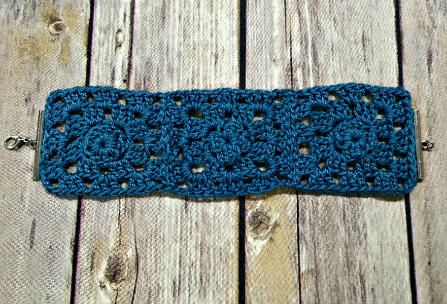 Free Crochet Pattern - La Plage Bracelet