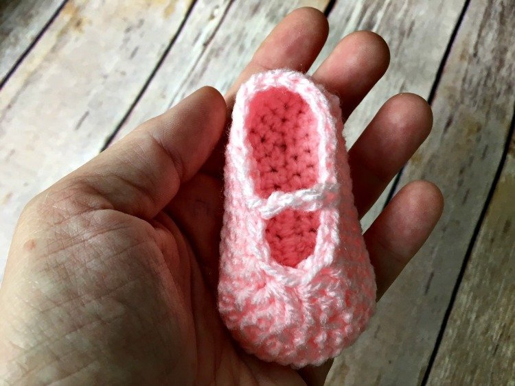 Free Crochet Pattern - Baby Ballet Slippers