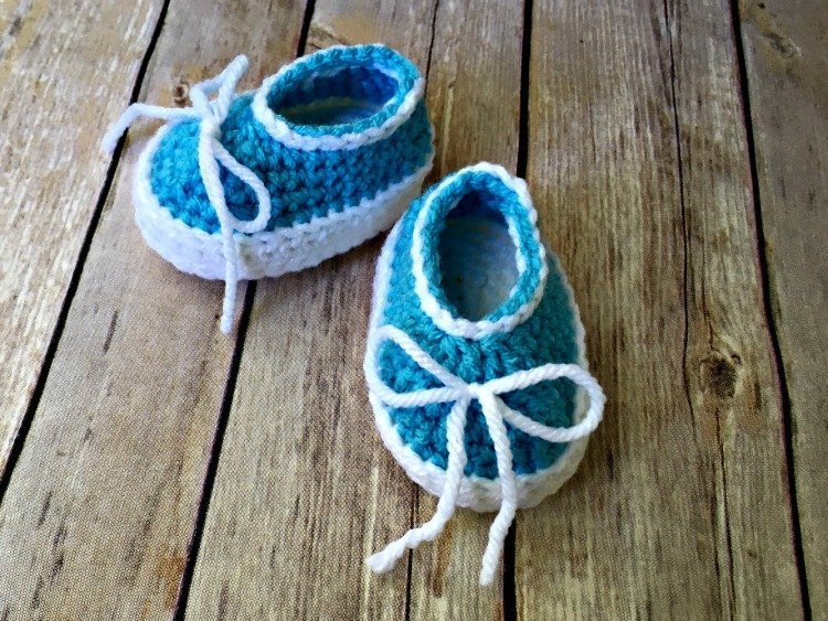 Free Crochet Pattern - Simple Baby Slip-On Booties