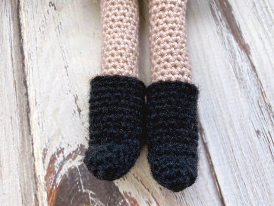 how to crochet doll boots