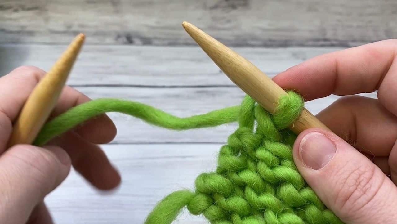 HowtoEndKnittingOneStitchLeft1 love. life. yarn.