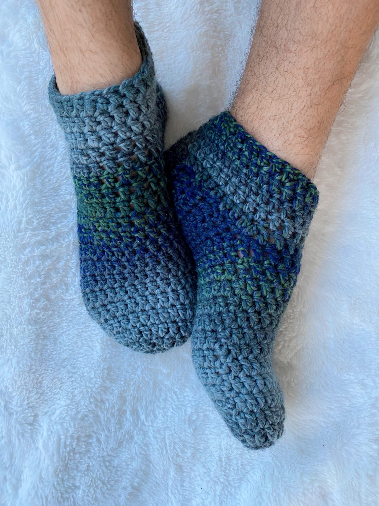 Men's Bulky Slipper Socks (Free Crochet Pattern) love. life. yarn.