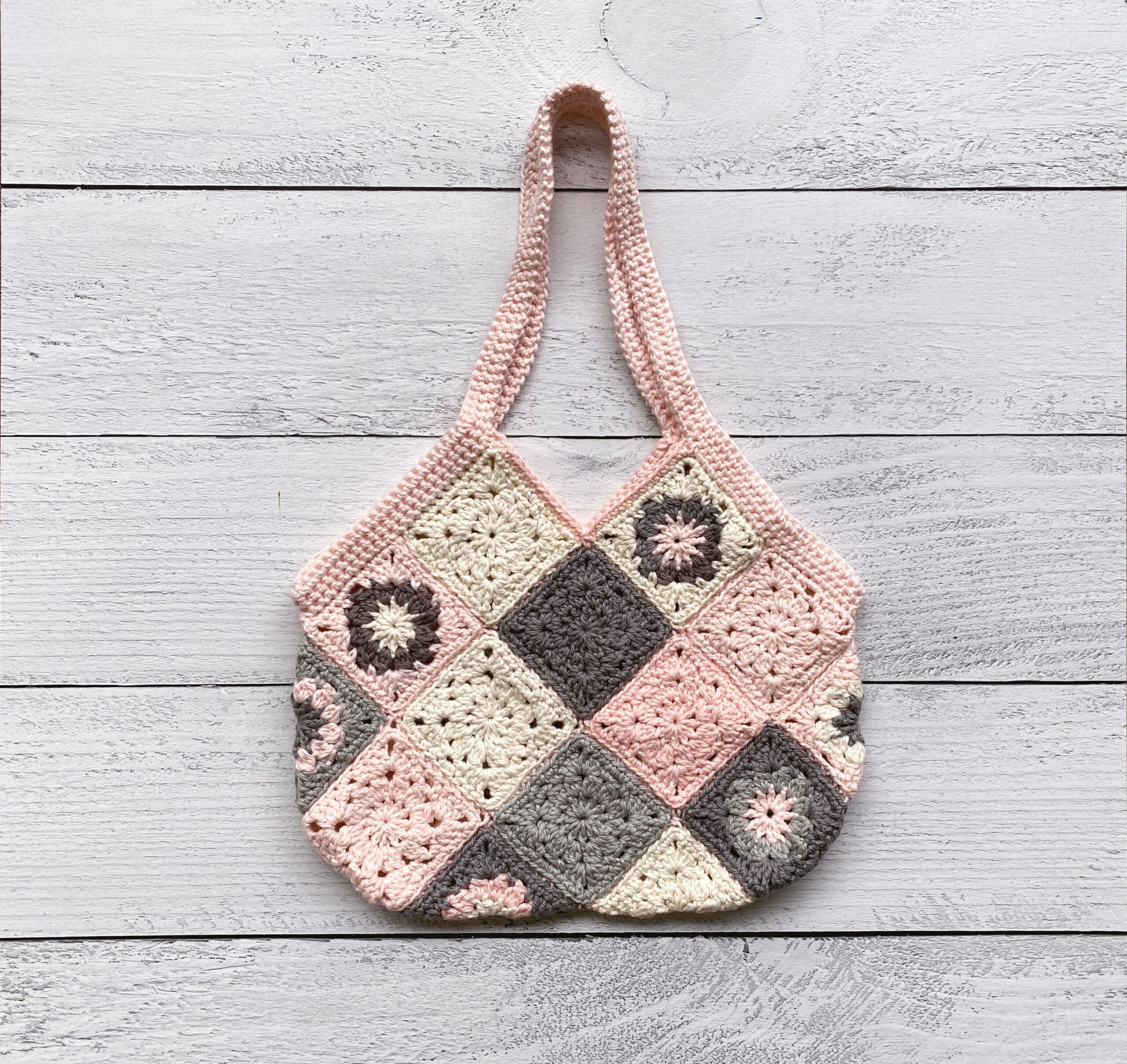 Modern Granny Square Tote Love Life Yarn modern-granny-square-tote-love-life-yarn