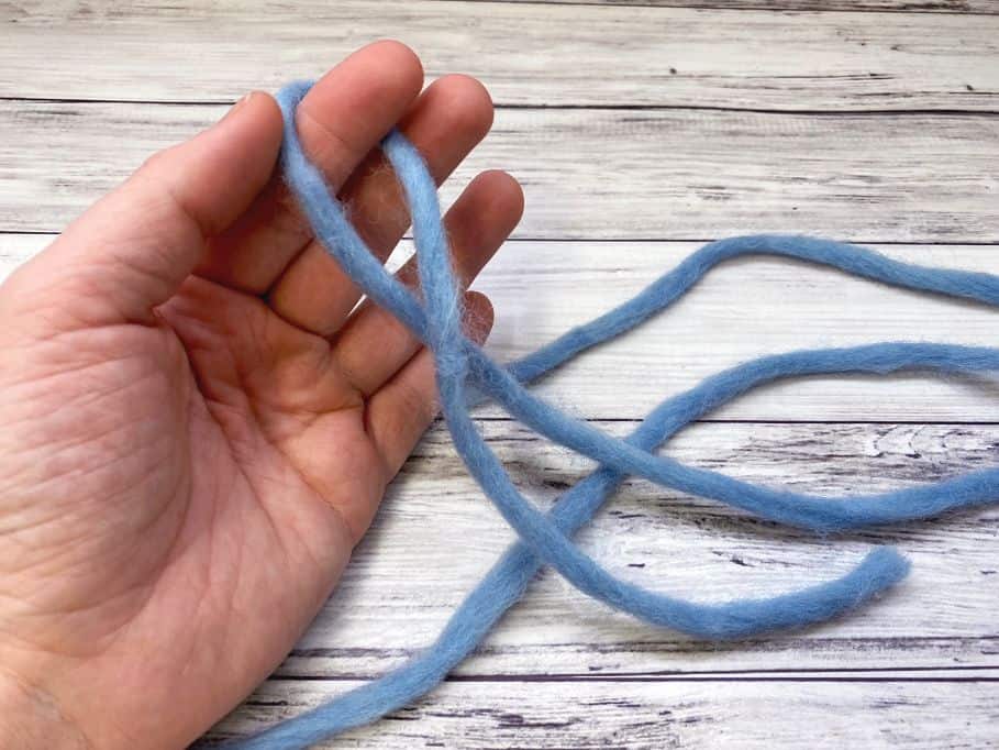 hand holding yarn for slip knot