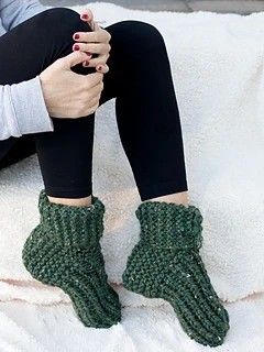 25 Slipper Sock and Boots Knitting Patterns for Cozy Toes - love. life ...